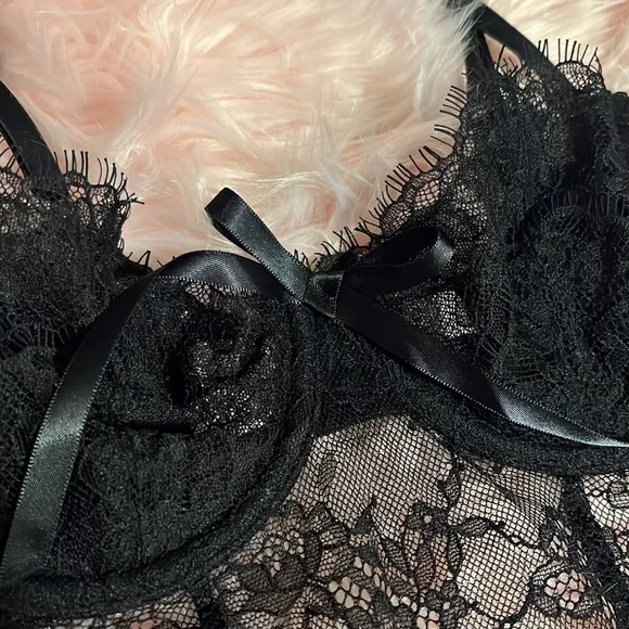 VICTORIA SECRET LINGERIE SIZE SMALL - Picture 2 of 5